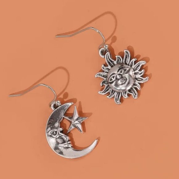 chichigems Jewelry - Antique Aged Silver Celestial Crescent Moon & Sun Face Boho Dangle Earrings NEW